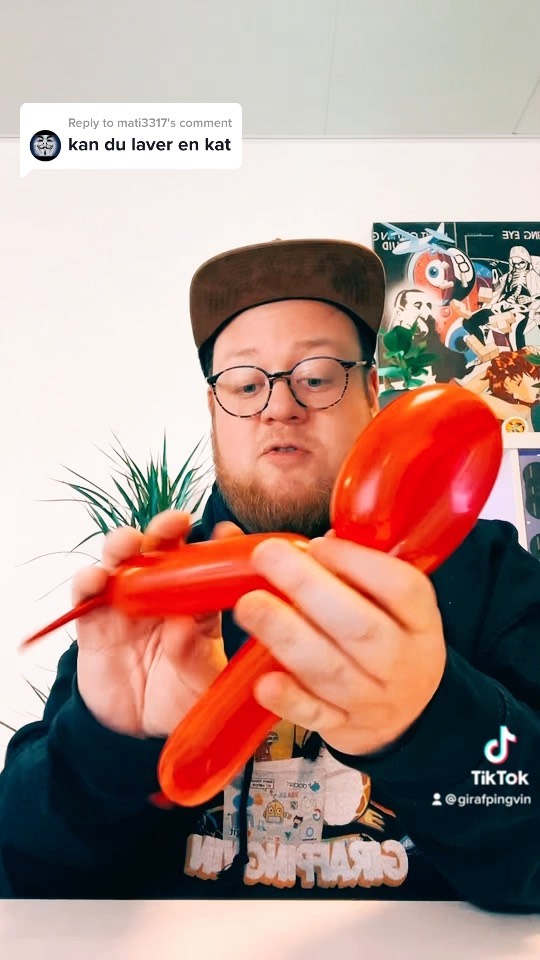 Pelskugler og Balloner: En Leg 🎈🐾